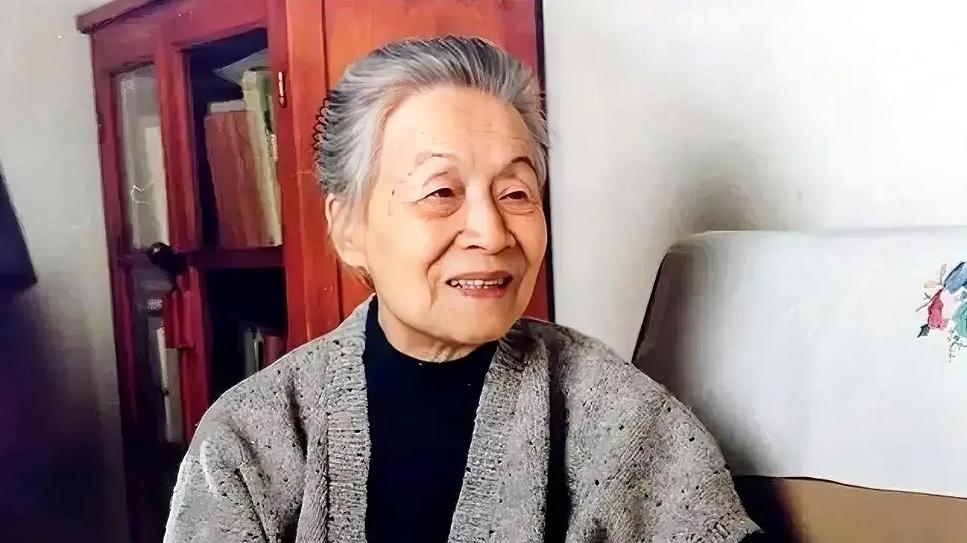 杨绛先生所言：女人如果不管男人，这个男人一定惨的连条狗都不如，如果一个女人做到了三不管，不管你的钱