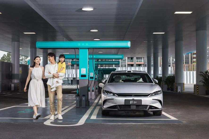 搭载第二代刀片电池及闪充技术，比亚迪汉EV闪充版上市