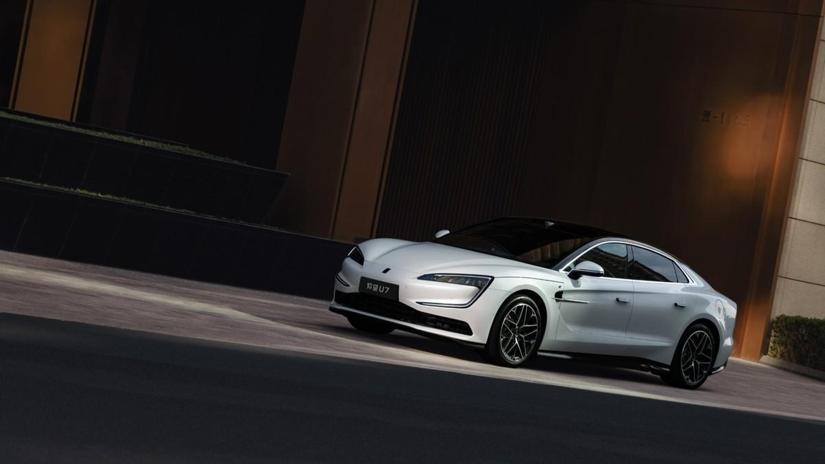 打破“不可能三角”，重塑纯电旗舰标准，仰望U7全面进化而来