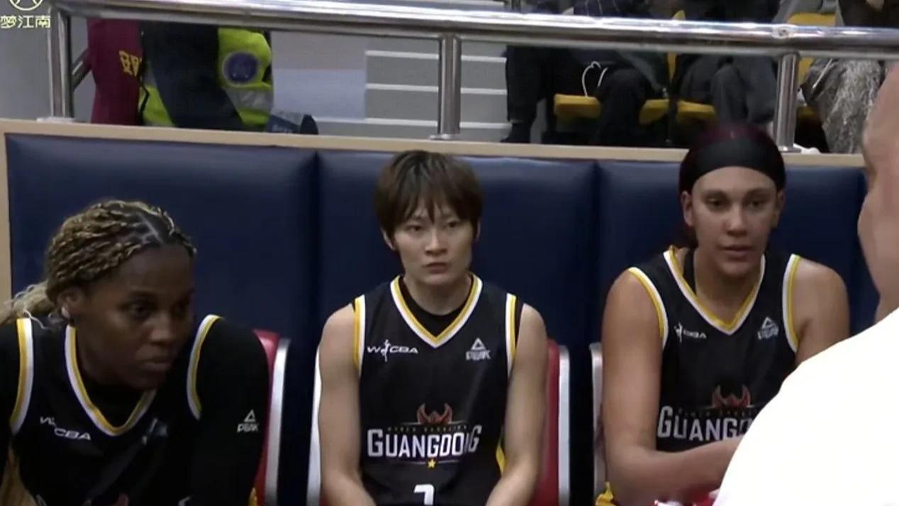 山西女篮83-79挑翻广东队！九连胜后跻身WCBA榜首，初露总冠军相