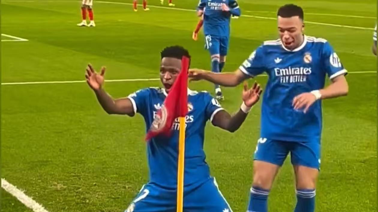 皇马这么多黑人球员，为什么每次被骂的都是你，不检讨下自己吗