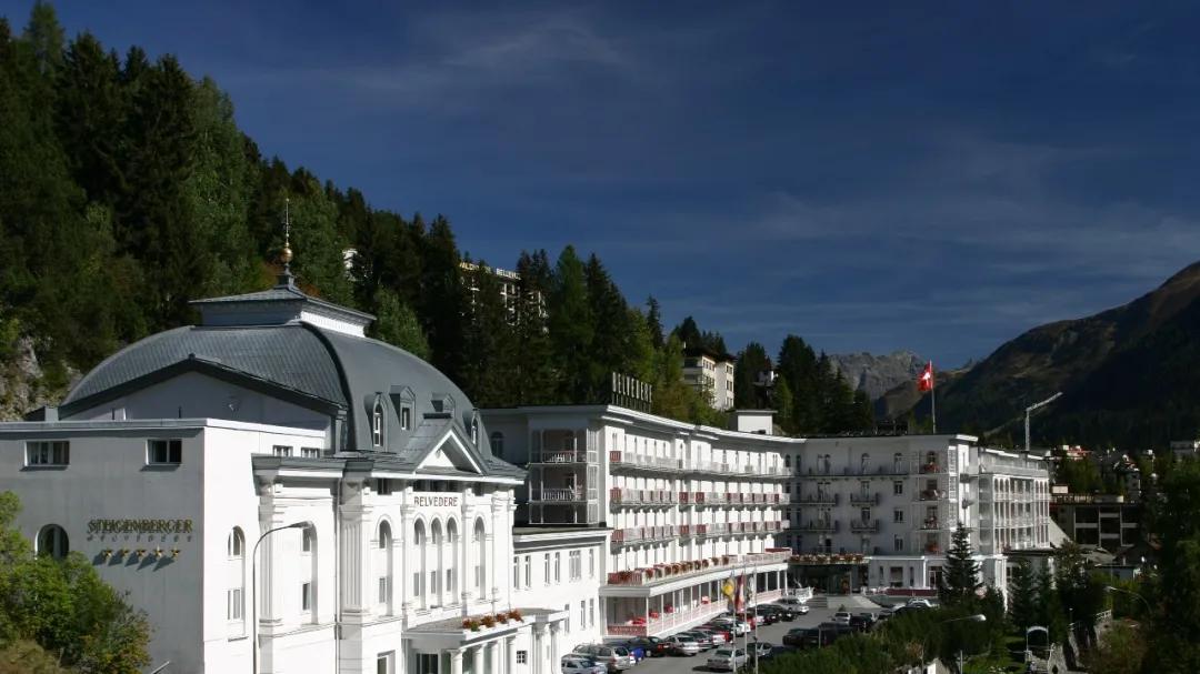 老板们嘴上爱 AI，真开会还得是世界名流都爱的施柏阁