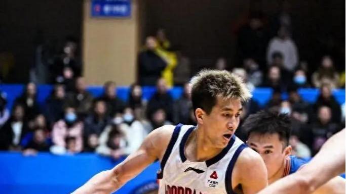 ​郭艾伦复出首战：力挽狂澜，却也有惊无险