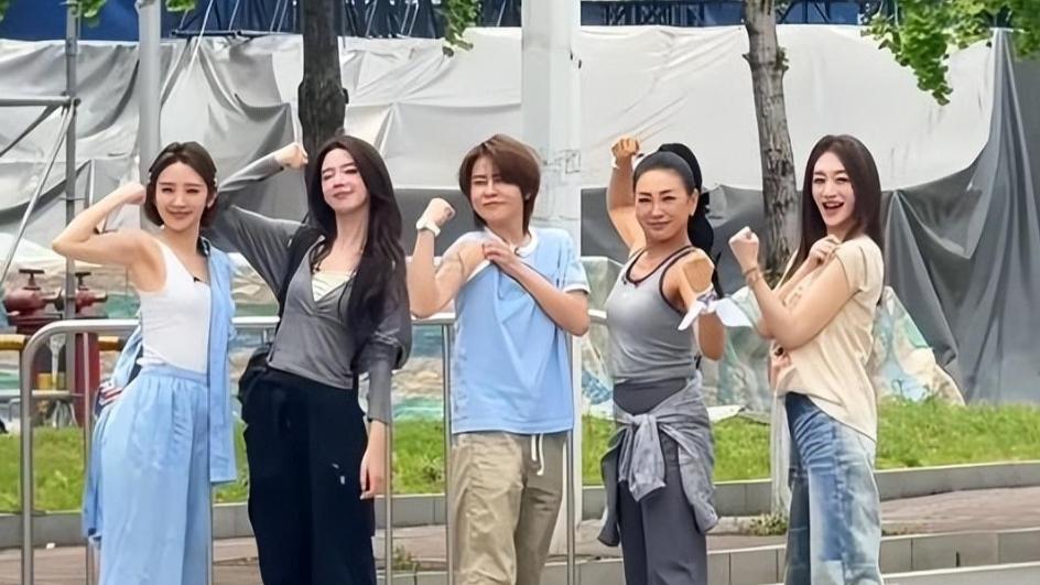 李小冉50岁登热搜，手臂无运动痕迹，反自律却赢麻了