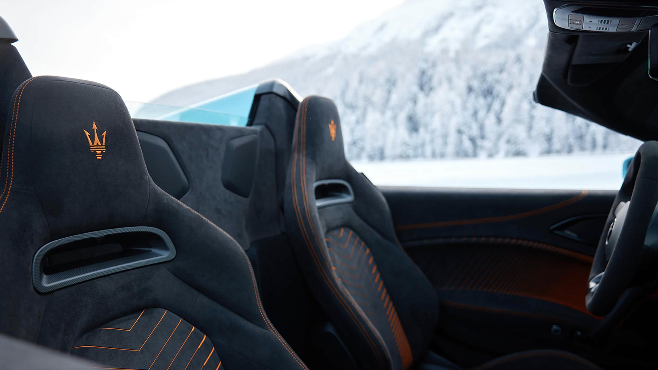 优雅的意大利跑车，特殊车漆涂装，搭载“Nettuno海神”V6发动机