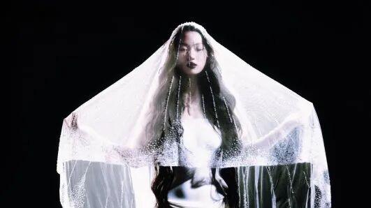 单依纯：红了5年，反转了