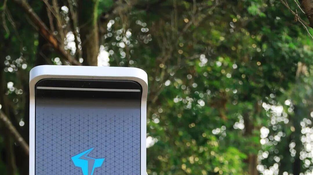 邛崃市251个新充电桩投用