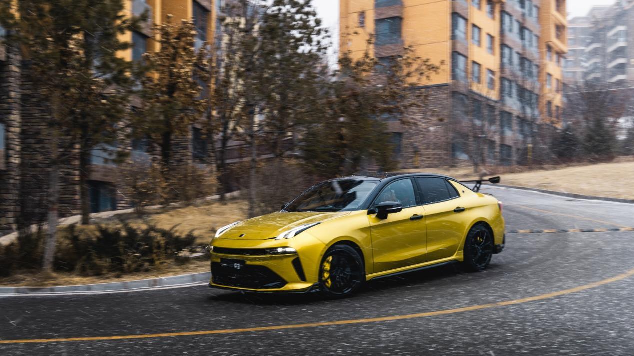 在雪地上也能如鱼得水，领克03性能家族重新定义冬季驾驶