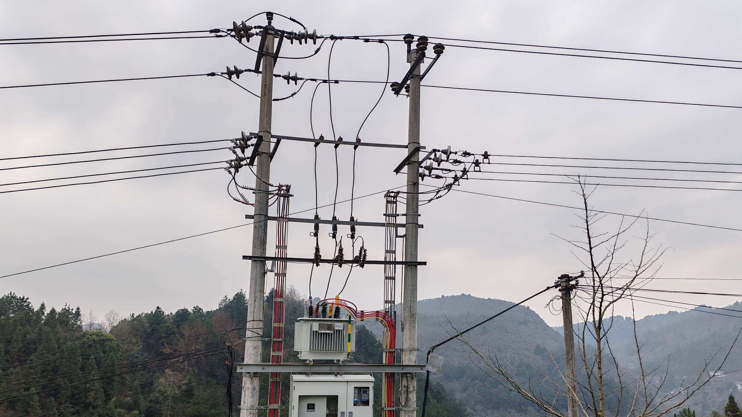 南方电网贵州遵义市郊供电局：配网升级强“筋骨” 寒冬保电“底气”足