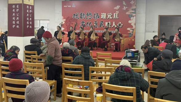 莲塘社区：戏韵悠扬暖寒冬，市集欢腾迎新年