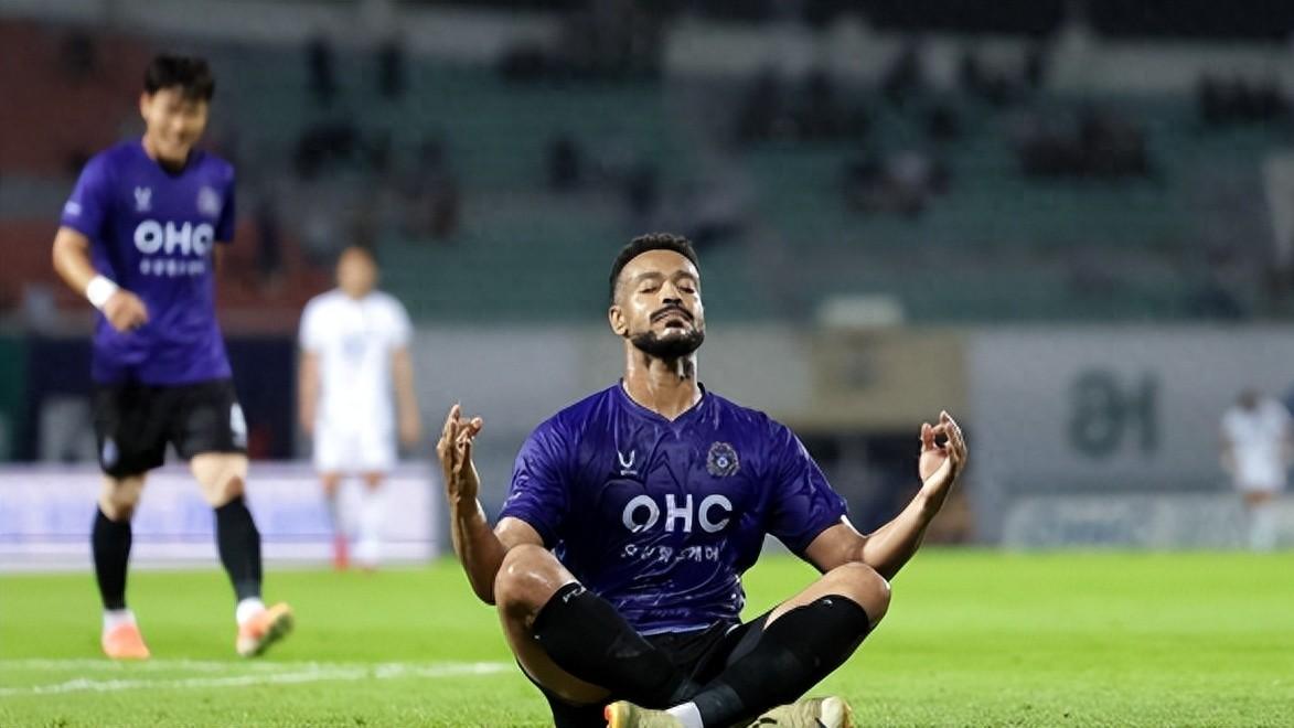 全北现代加入抢人大战，申花看上的巴西锋霸恐遭截胡