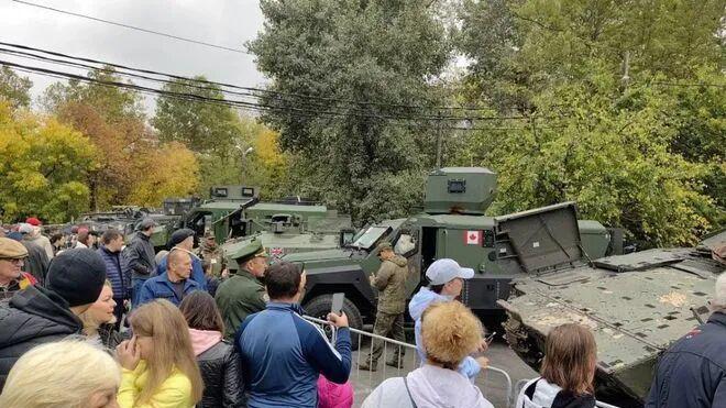 北约援乌战车  一个个被俄军缴获当成了展品
