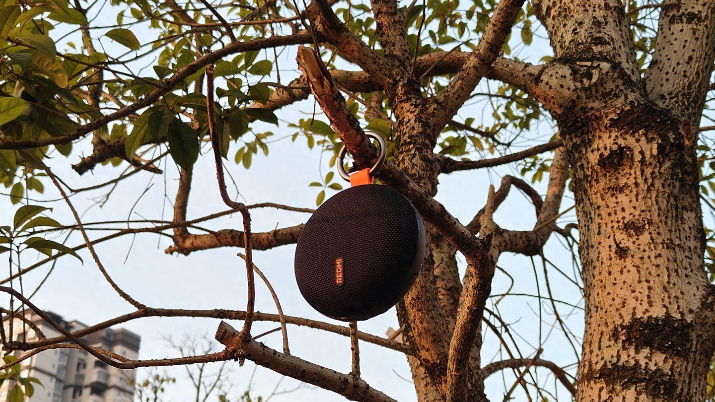 开箱我的新年礼物：REDMI蓝牙音箱2，小身材大声场，旅行必备“氛围组”