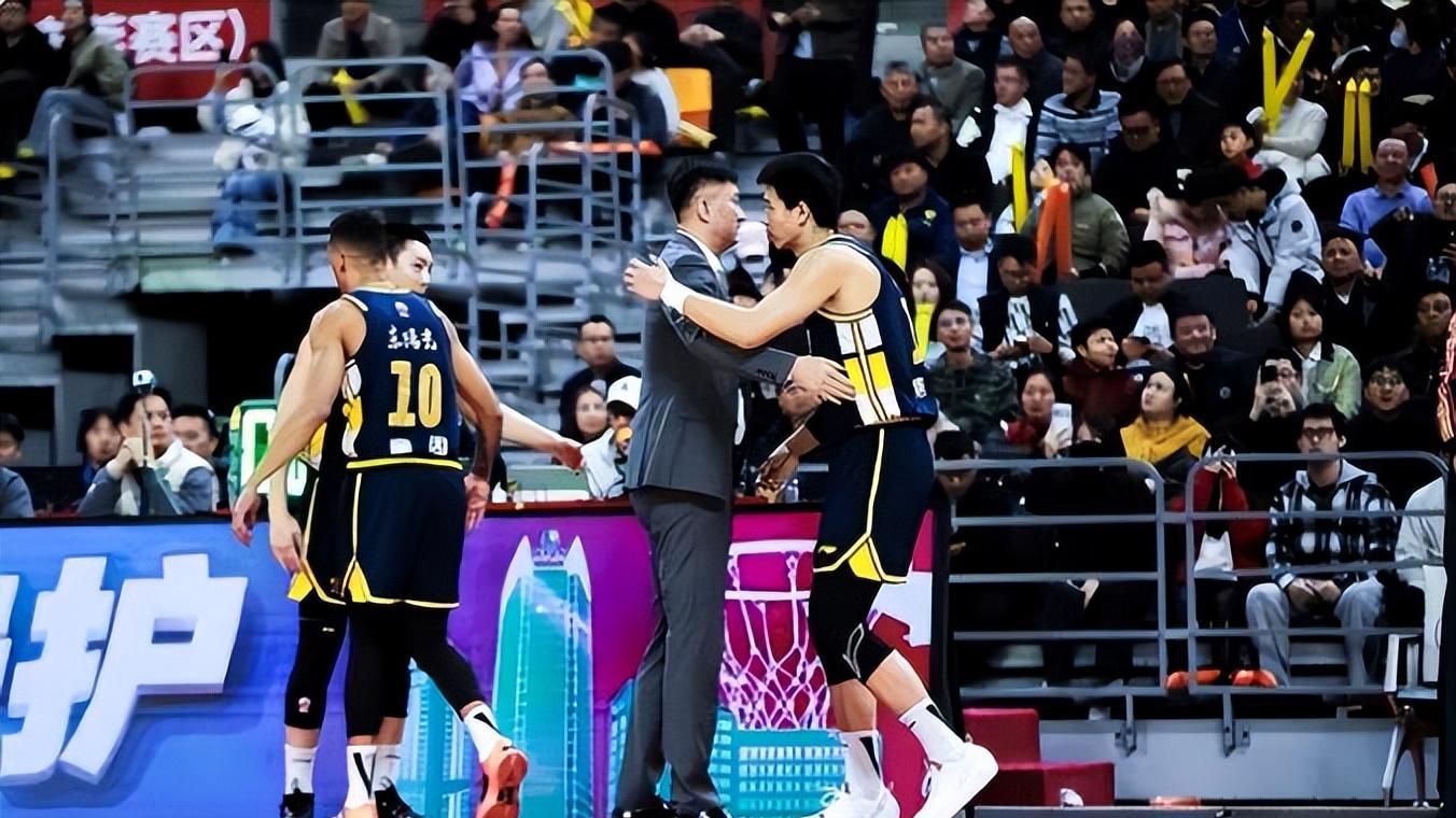 焦泊乔申请暂时离队，球迷：实在无法忍受，就跟徐昕学，换支球队