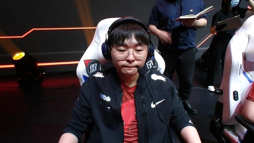 TES首秀被打成人机！JKL两场战绩0-10，小天沦为队内突破口