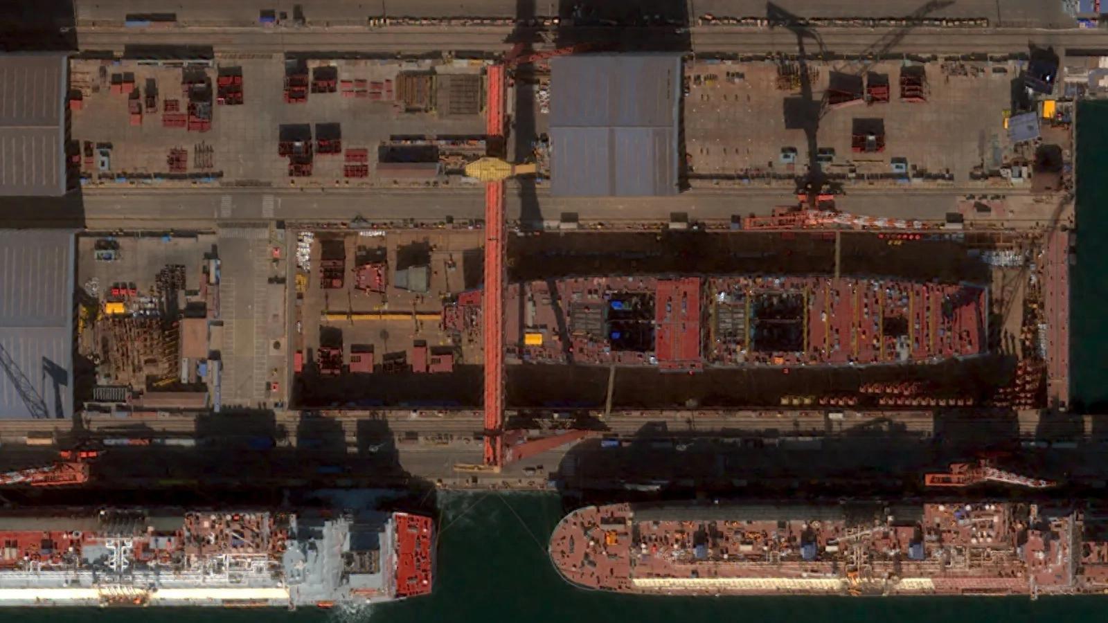 看到这张卫星照，美专家自信认为：004航母就是核动力