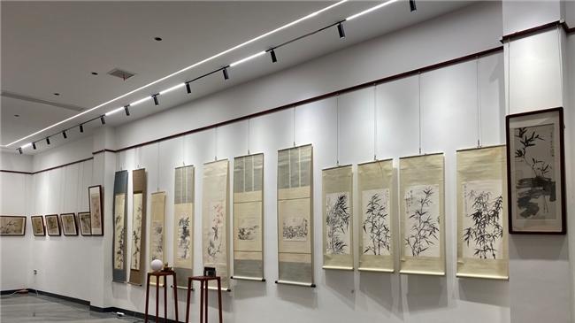 清风劲节映双璧，题跋开新续文脉——西泠名家杨剑赏跋高络园国画展在上饶启幕