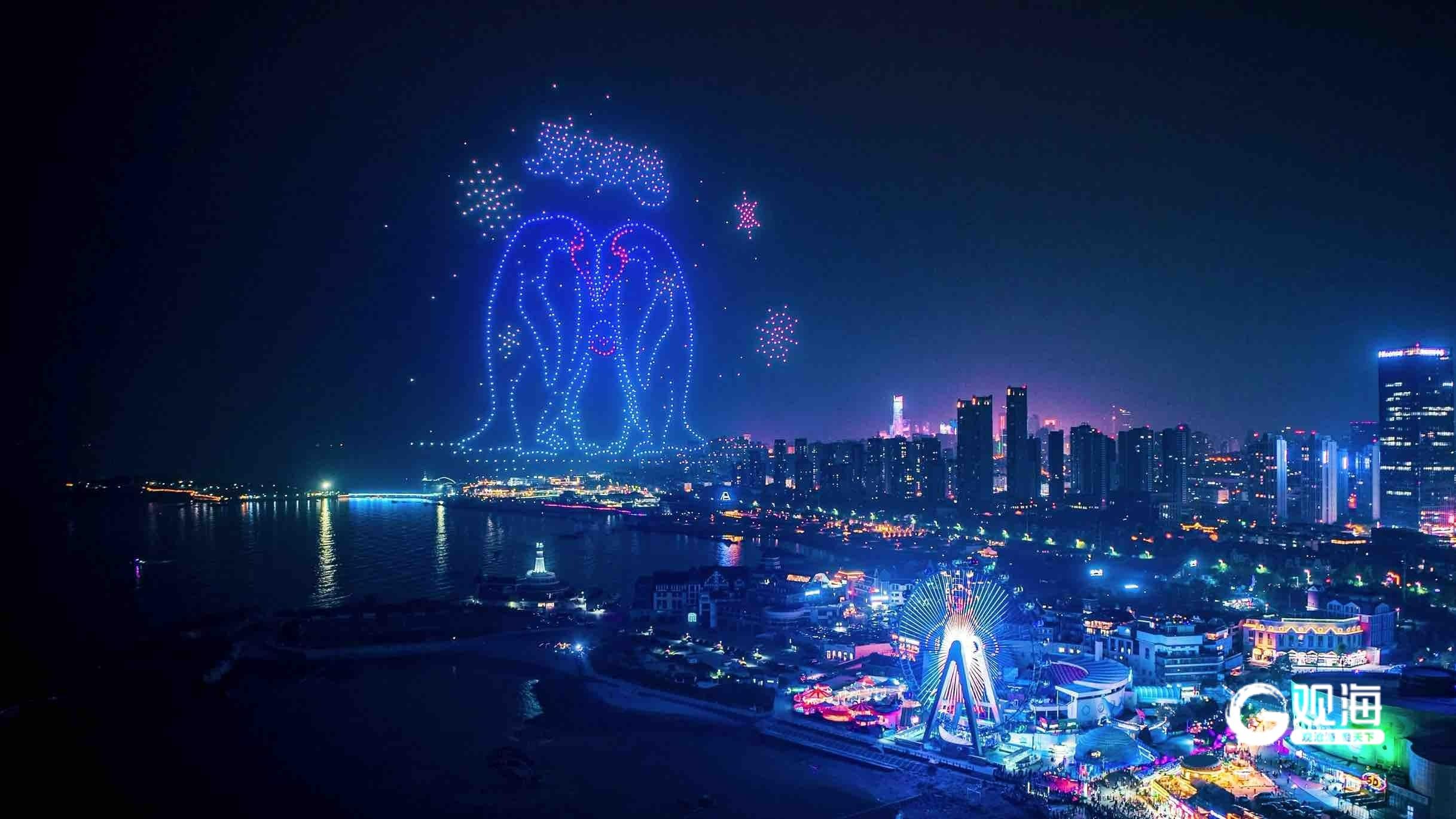 两千架无人机联动灯光秀同频绽放，青岛极地20周年开启海洋光影盛宴