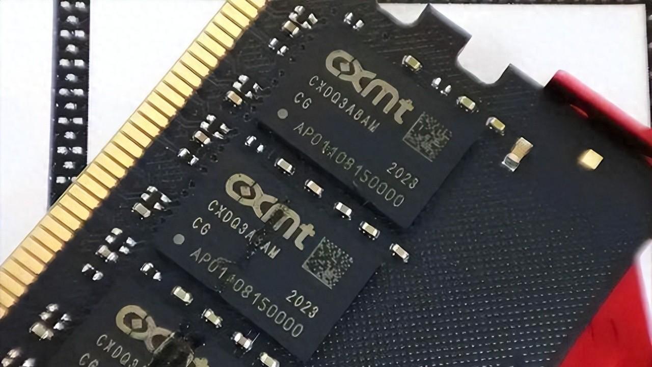 国产内存突然“翻身”：长鑫8年亏400亿，2025年狂赚35亿