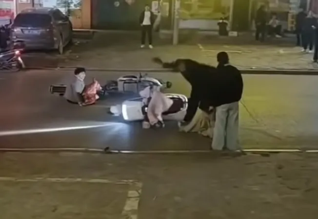 全网愤怒！平顶山15岁女孩遭一对夫妻暴力殴打，我们却有五个担心