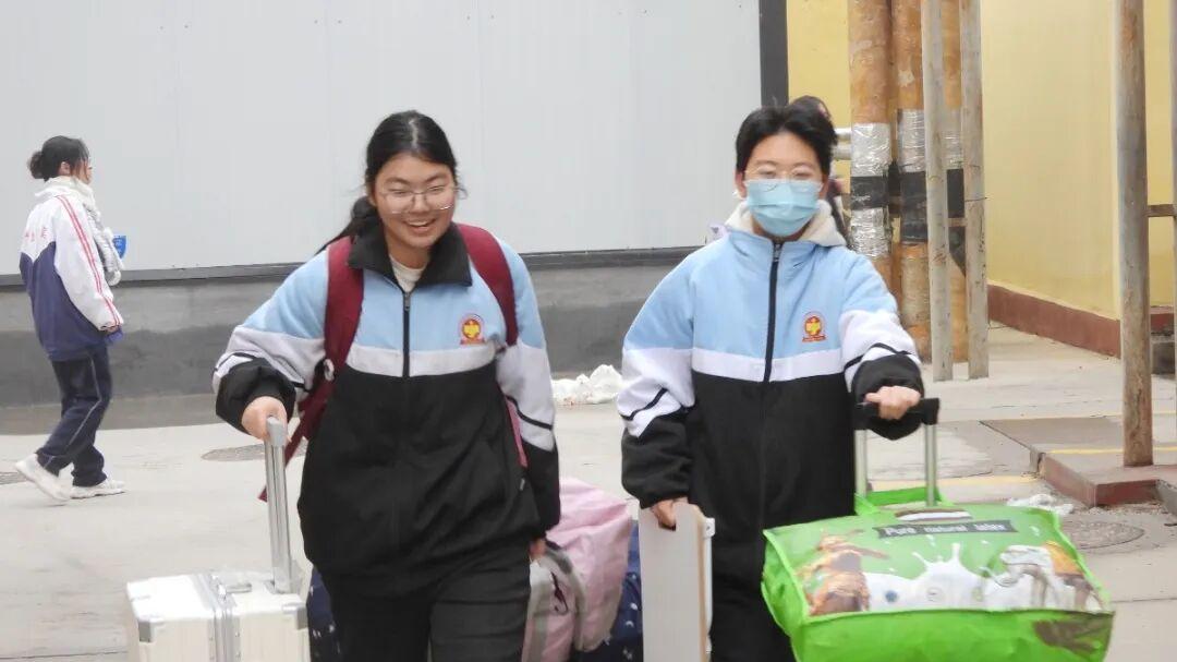 青春就位，奔赴新程，冀州中学学生归校！