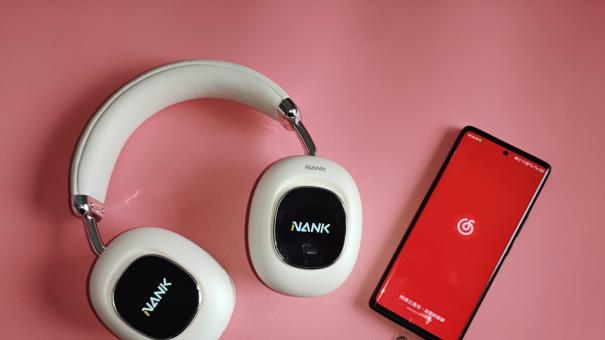 千元头戴新标杆：南卡（NANK）Show灵动屏，舒适与音质的双重革命