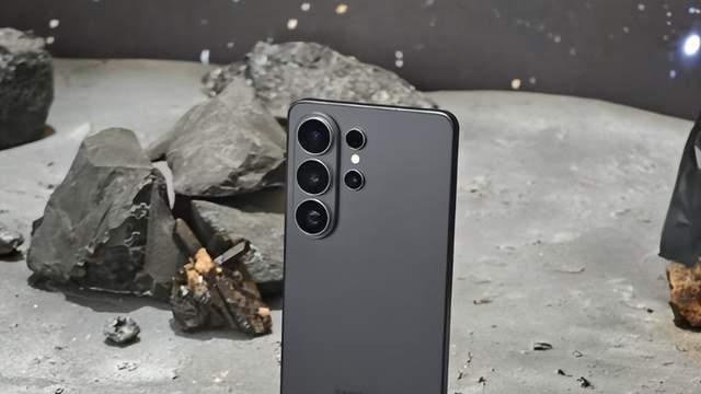 告别贴膜时代：三星为什么要在屏幕上动刀，做真正的防窥？