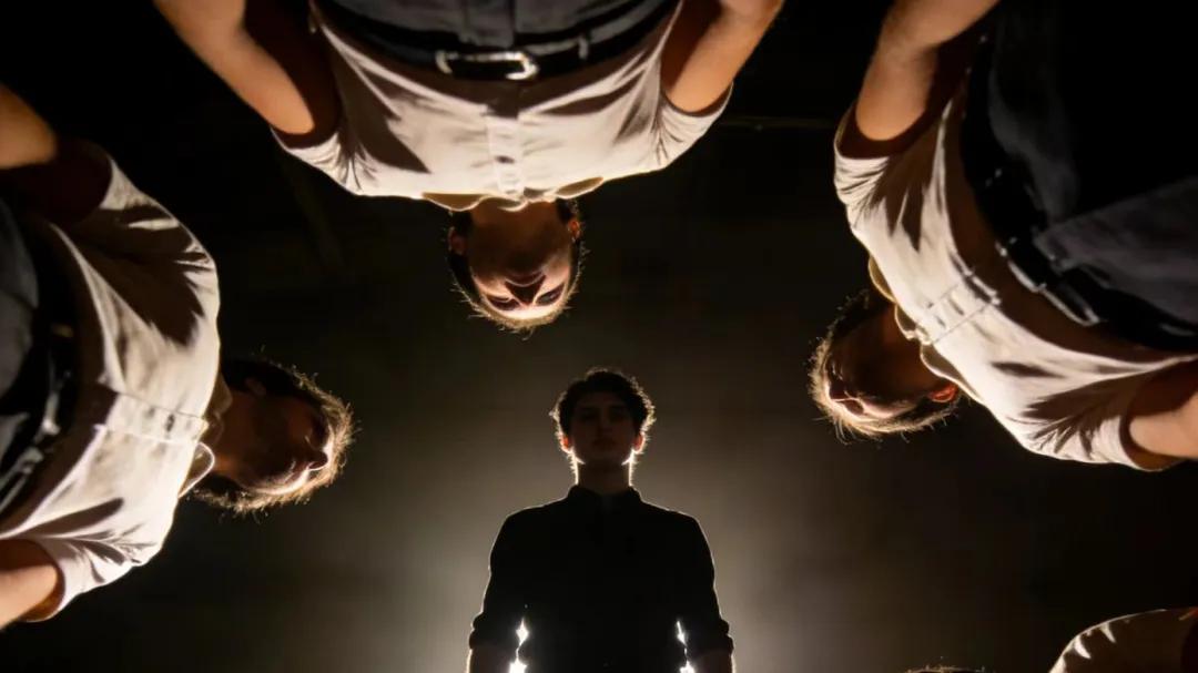 狂飙中的香港楼市：这一次，与撤辣时有何本质不同？