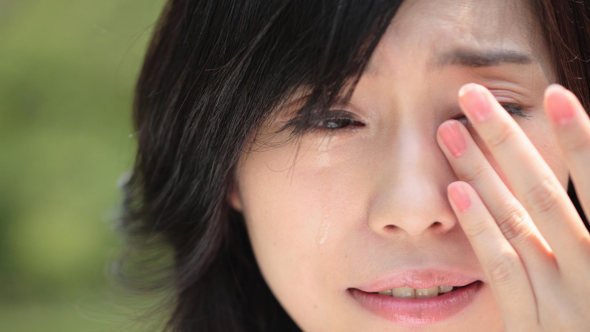 父母偏宠弟弟，他入狱后，我却成所有人追责的“罪人”