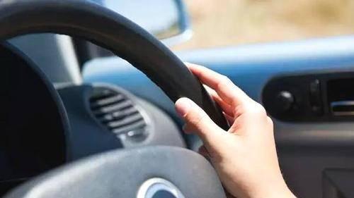 牢牢握住方向盘