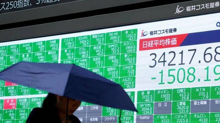 谁在给高市下“病危通知书”？日元雪崩背后的夺命连环扣