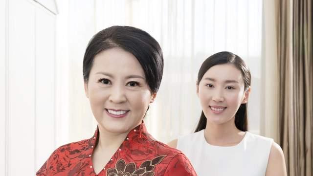 两代人的集体婚礼