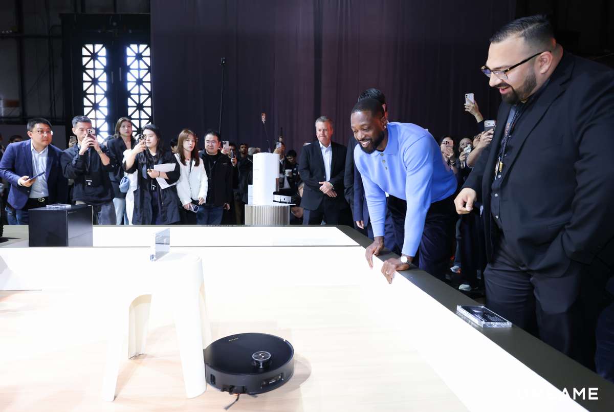 “闪电侠”韦德当“陪练”，追觅扫地机硅谷上演极限避障