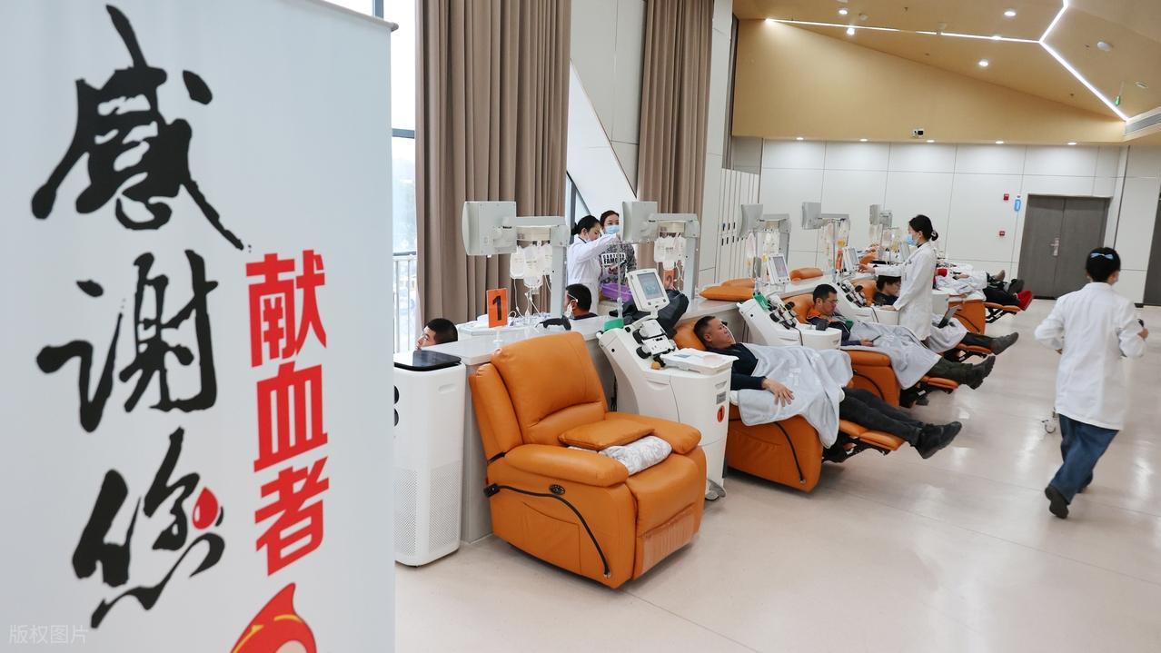 2.2万毫升热血，换不来一张门票？别让“献血光荣”成了废纸