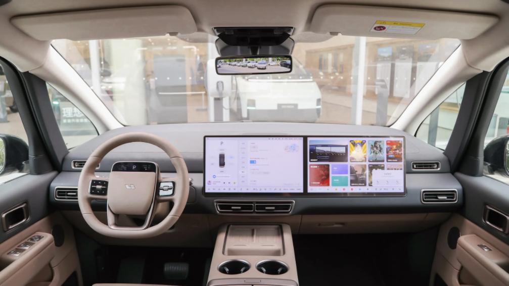 轴距3.3米，标配激光雷达，理想MEGA重构家庭出行价值体验