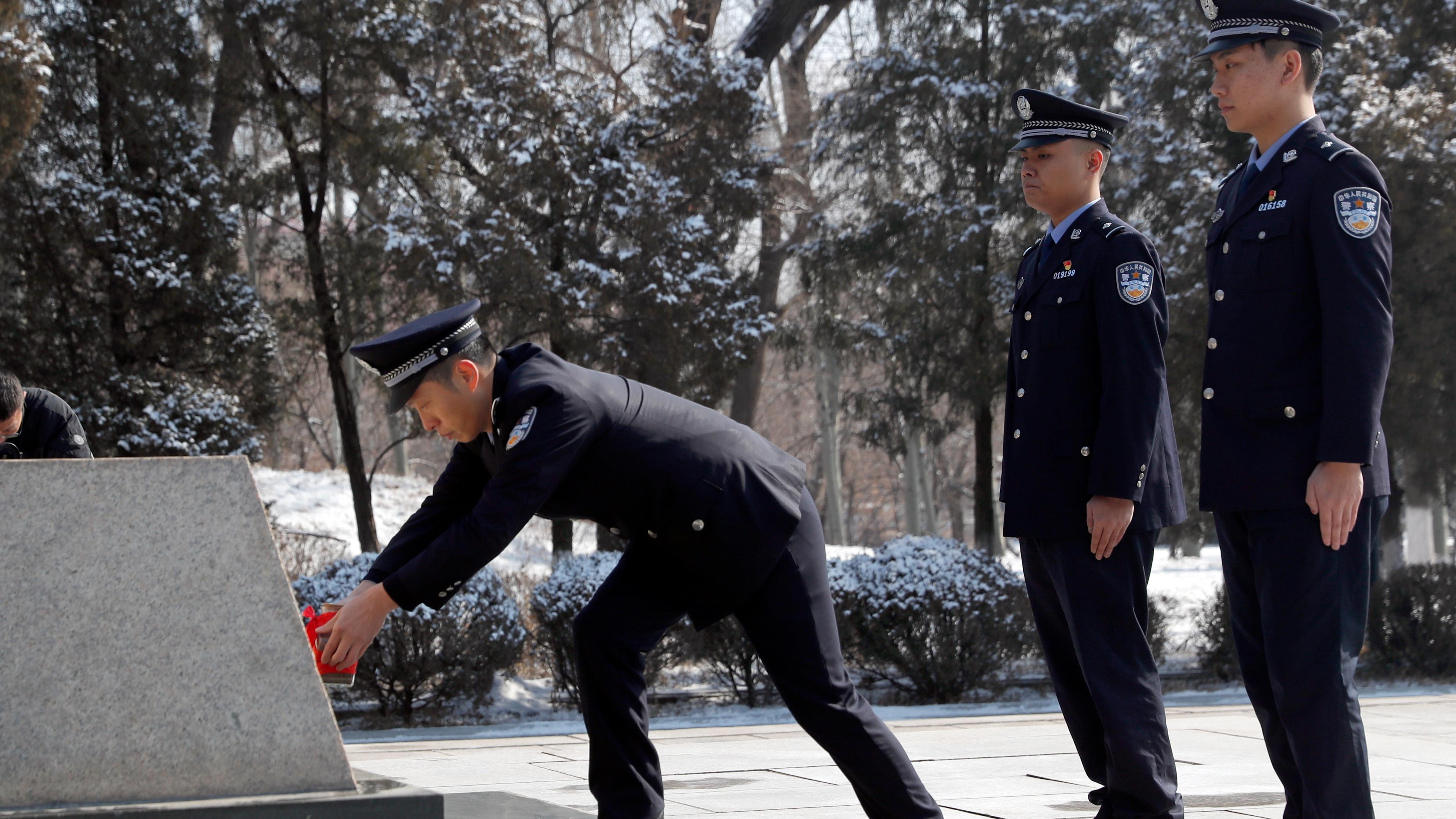 抚顺全市公安机关学雷锋宣传月启动——南北雷锋派出所千里联动 警营传薪践初心