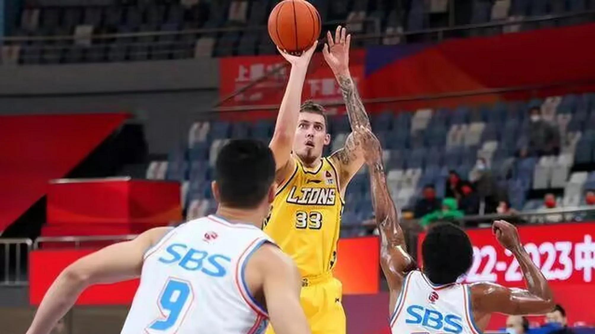 辽篮随队记者爆料，2米08冠军成员在路上