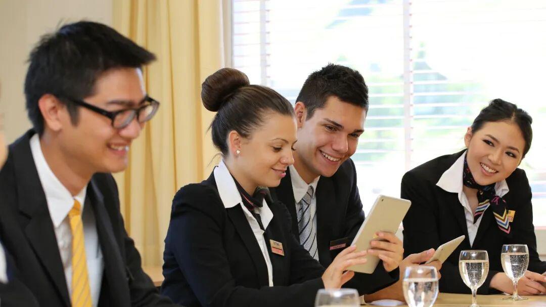 酒店经理澳洲移民方案，雇主担保482/186签证，低门槛移民最高效