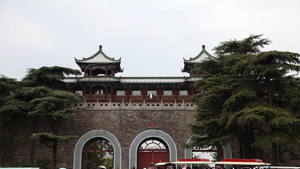 朱元璋堪称史上捡漏之王，他印证了“皇帝轮流做，明年到我家”