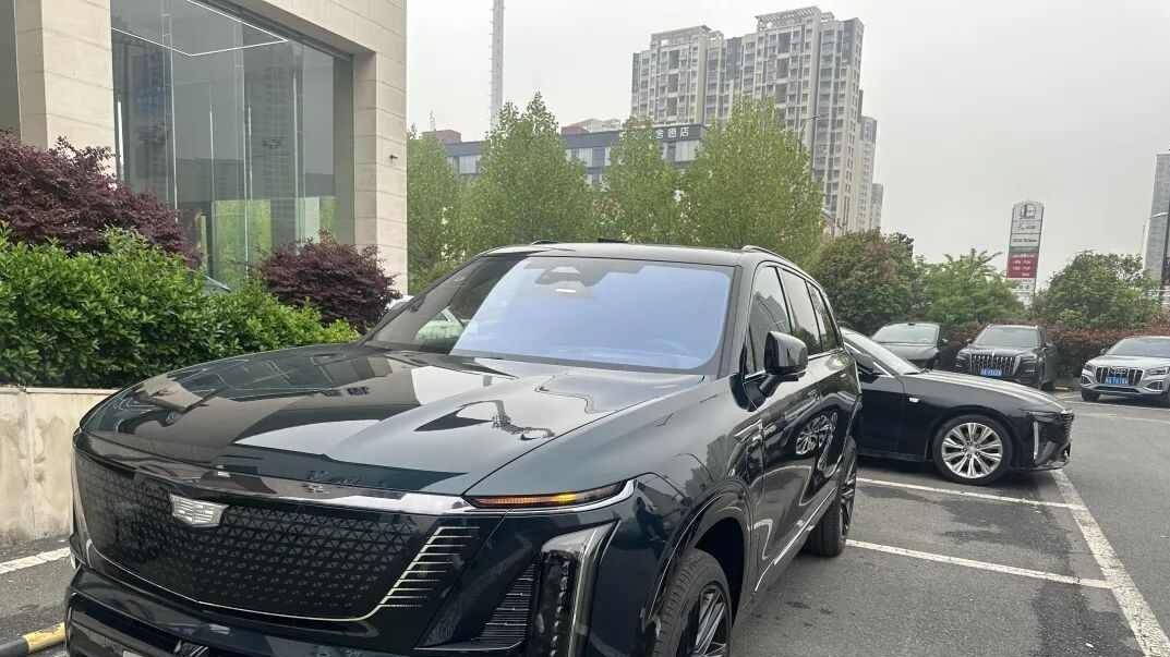 凯迪拉克推新车，传统豪华杀回来，电动战场再添老将