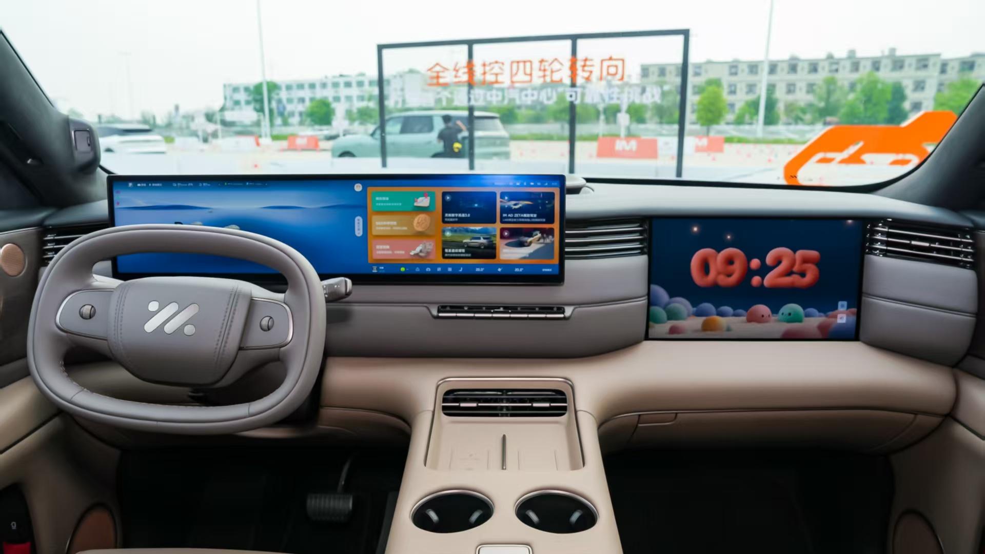 25万级标配空悬+后轮转向，这台大车开起来有点不一样