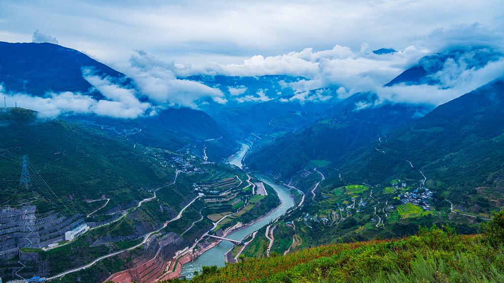 人口在流失，人却往这里挤，看懂了吗？