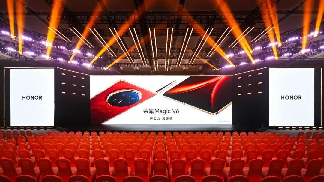 2026，手机厂商涌入折叠屏“避风港”