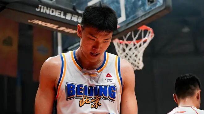 CBA唯一拥有交易否决权的球员，场均4分却获顶薪，父母与辽粤有关