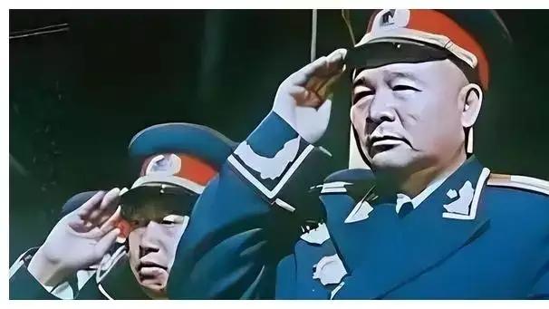 毛主席视察工作，专车路过徐海东家，突然下令：立刻关掉发动机