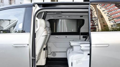 闭眼入！银河 V900 上市 26.98 万起，全家出行超合适
