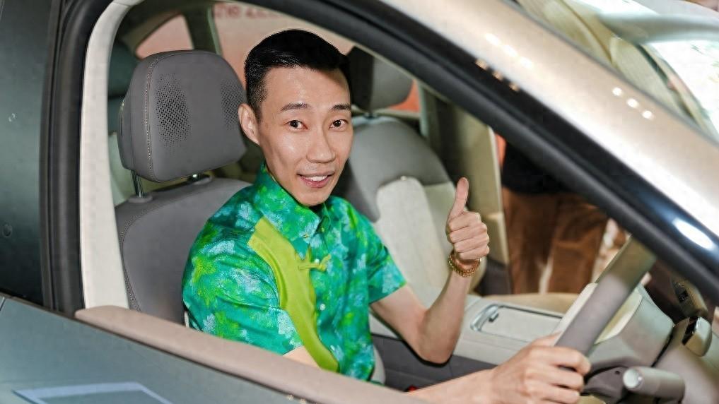 跨界联手：羽坛名将李宗伟成为极氪7X车主