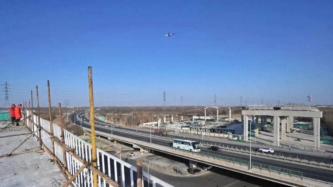 亮马河北路高架有进展，朝阳北边去机场这路快通了