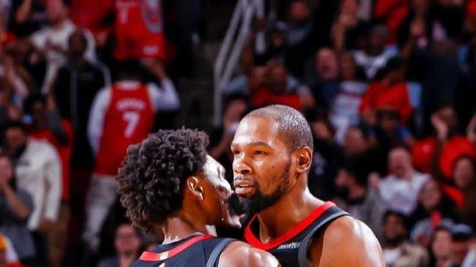 火箭惨遭3连败，掉入附加赛区！阿门空砍31+13+6，杜兰特23分6助