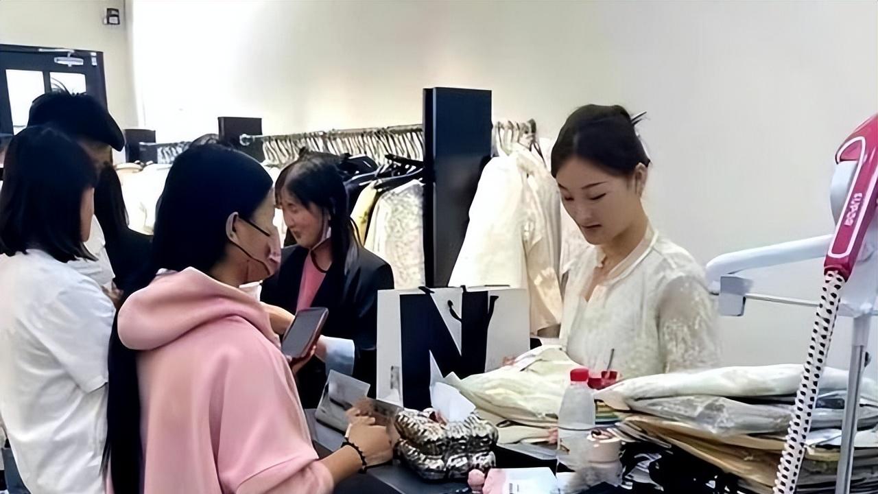 大衣哥前儿媳陈亚男现状曝光：离婚4年后，她终于露出原形